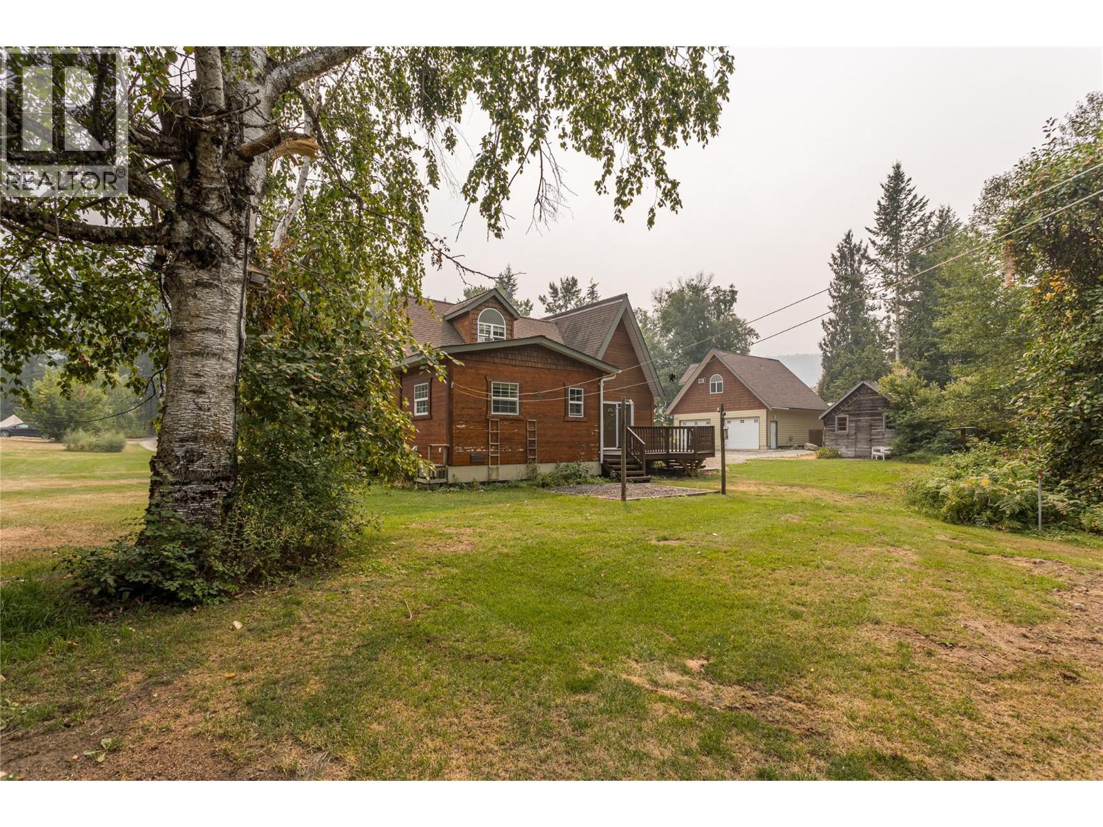 7704 97A Highway, Mara, BC - Outdoor