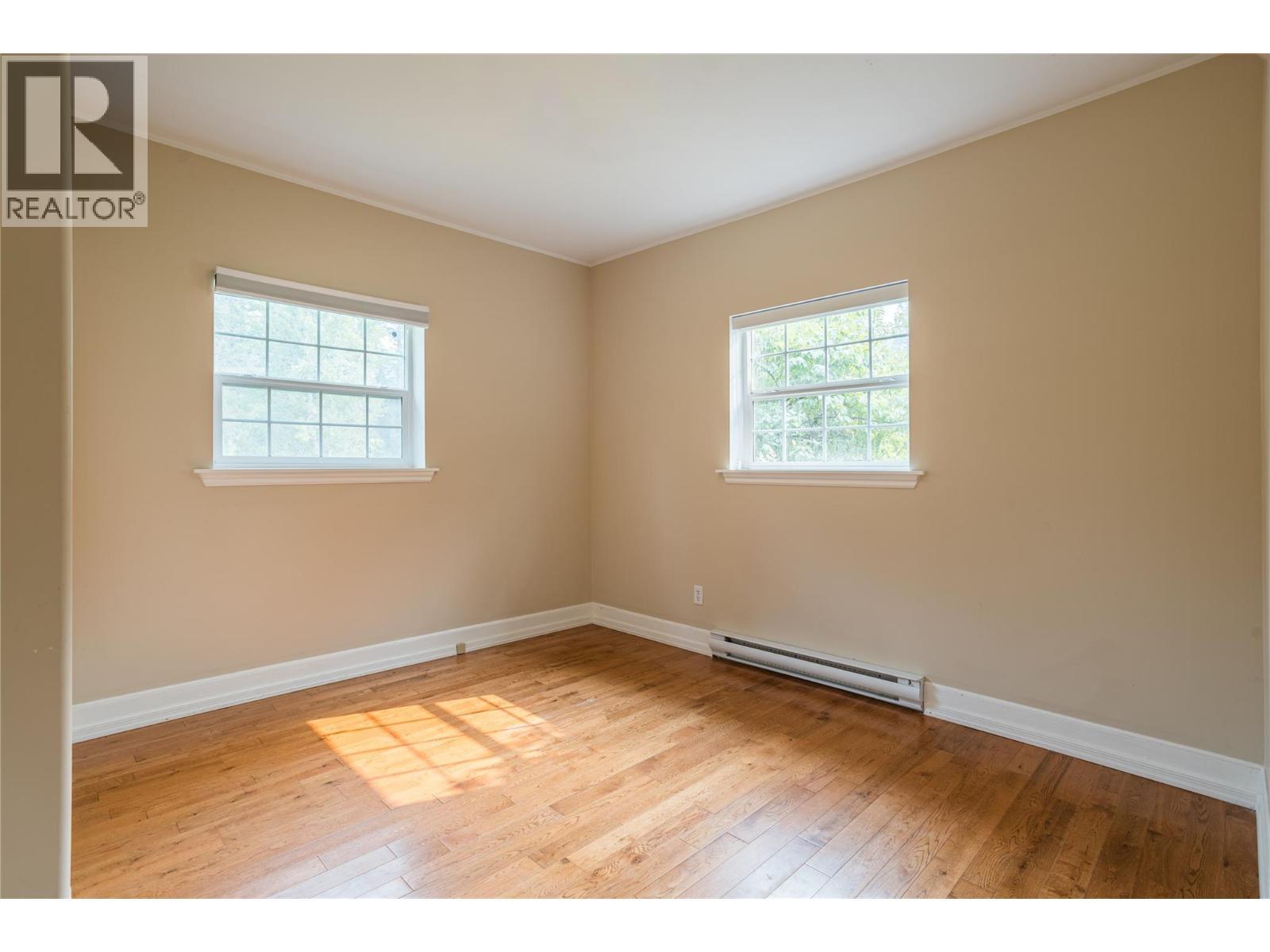 7704 97A Highway, Mara, BC - Indoor Photo Showing Other Room