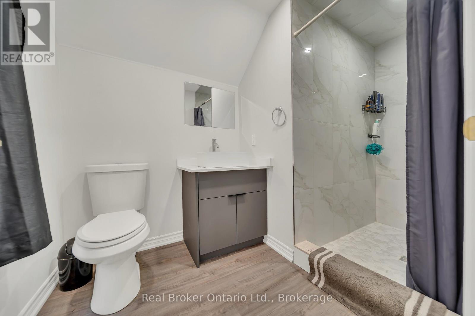 73 Hope Street E, East Zorra-Tavistock (Tavistock), ON - Indoor Photo Showing Bathroom