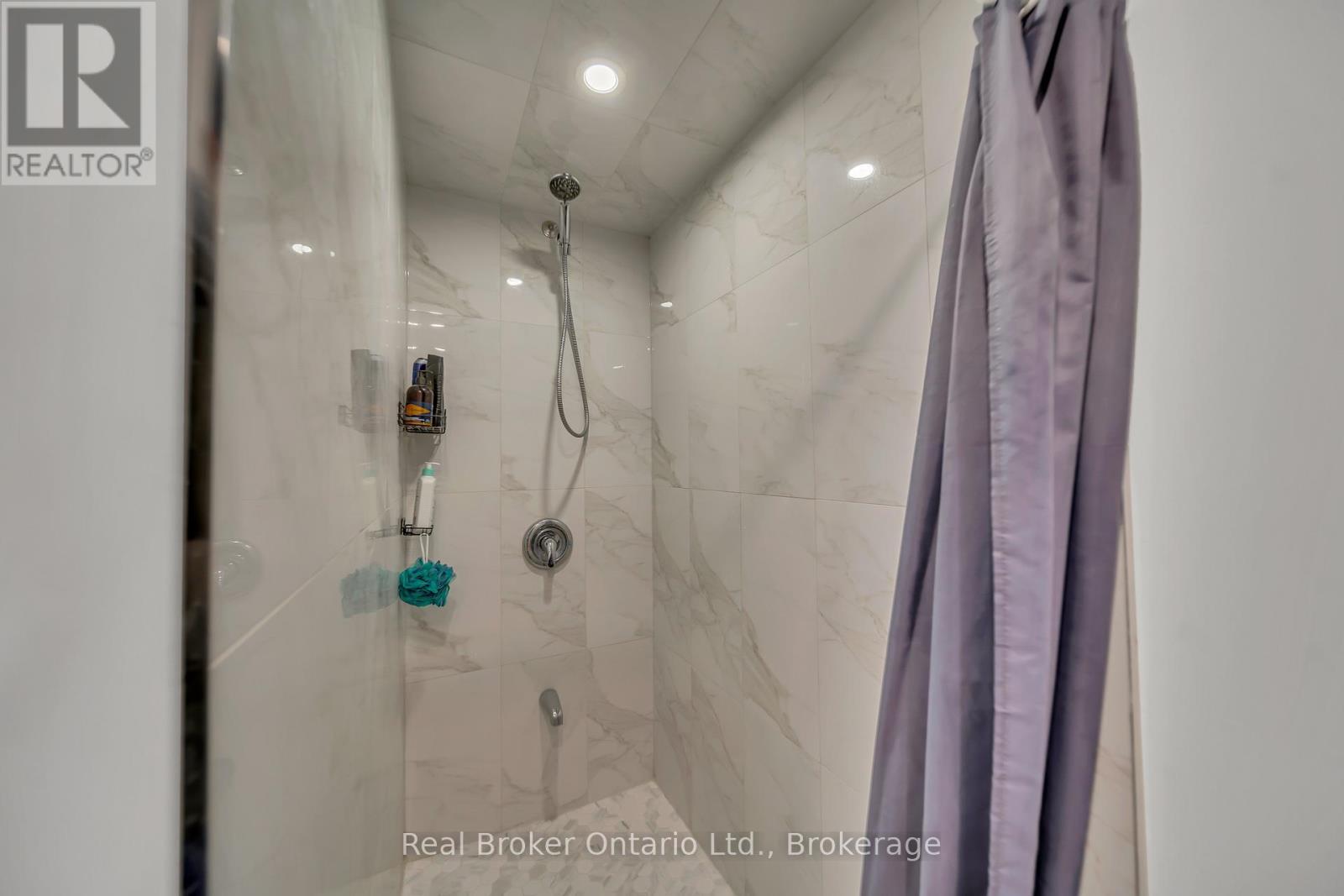 73 Hope Street E, East Zorra-Tavistock (Tavistock), ON - Indoor Photo Showing Bathroom