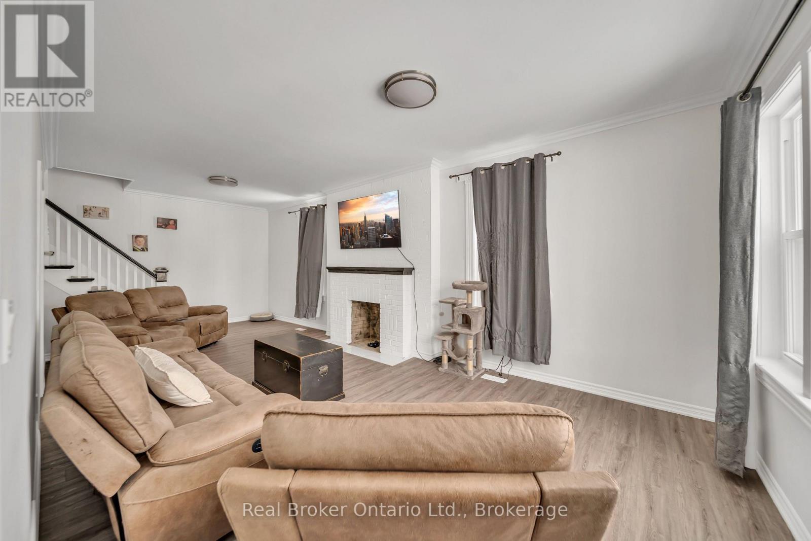73 Hope Street E, East Zorra-Tavistock (Tavistock), ON - Indoor Photo Showing Living Room With Fireplace