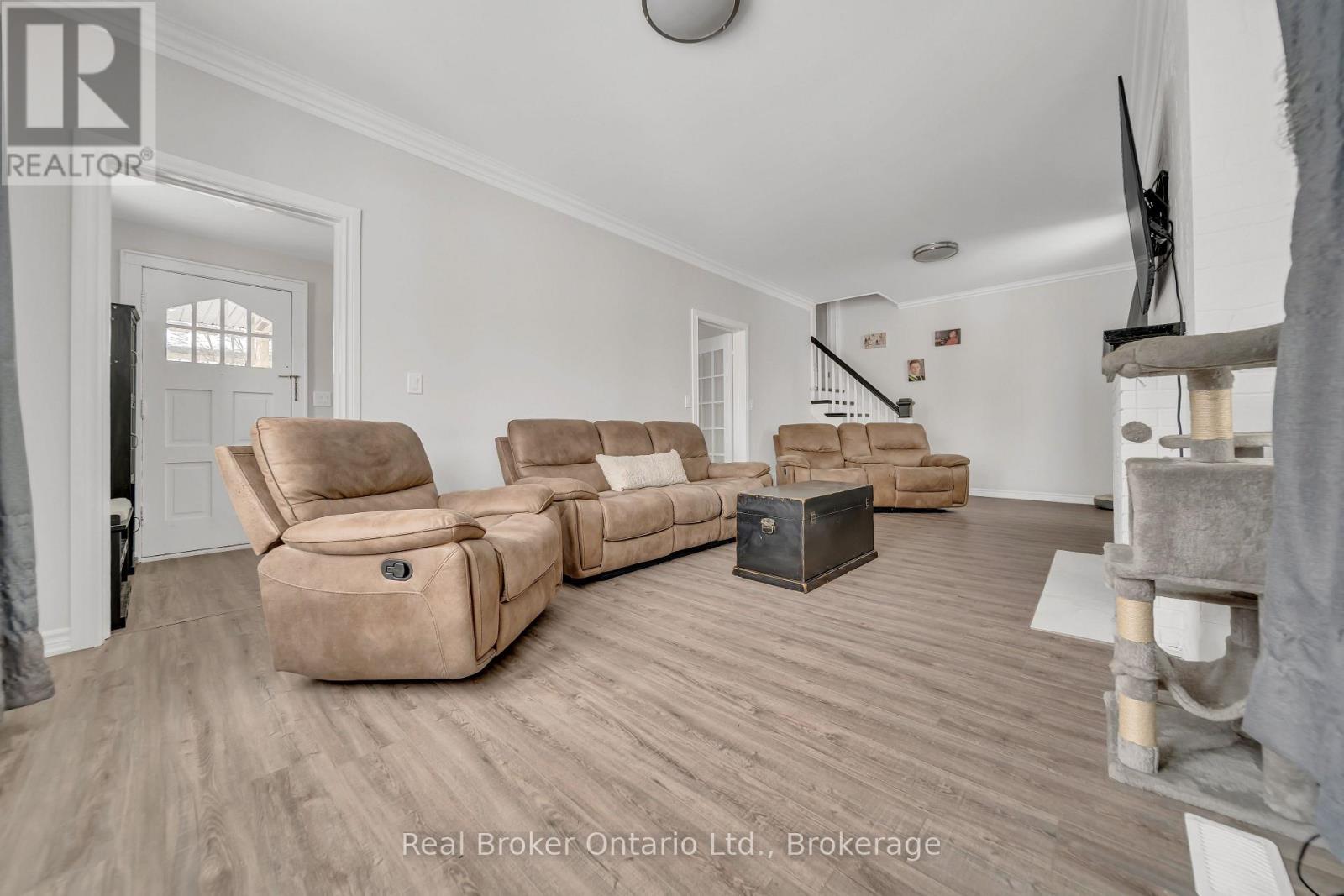 73 Hope Street E, East Zorra-Tavistock (Tavistock), ON - Indoor Photo Showing Living Room