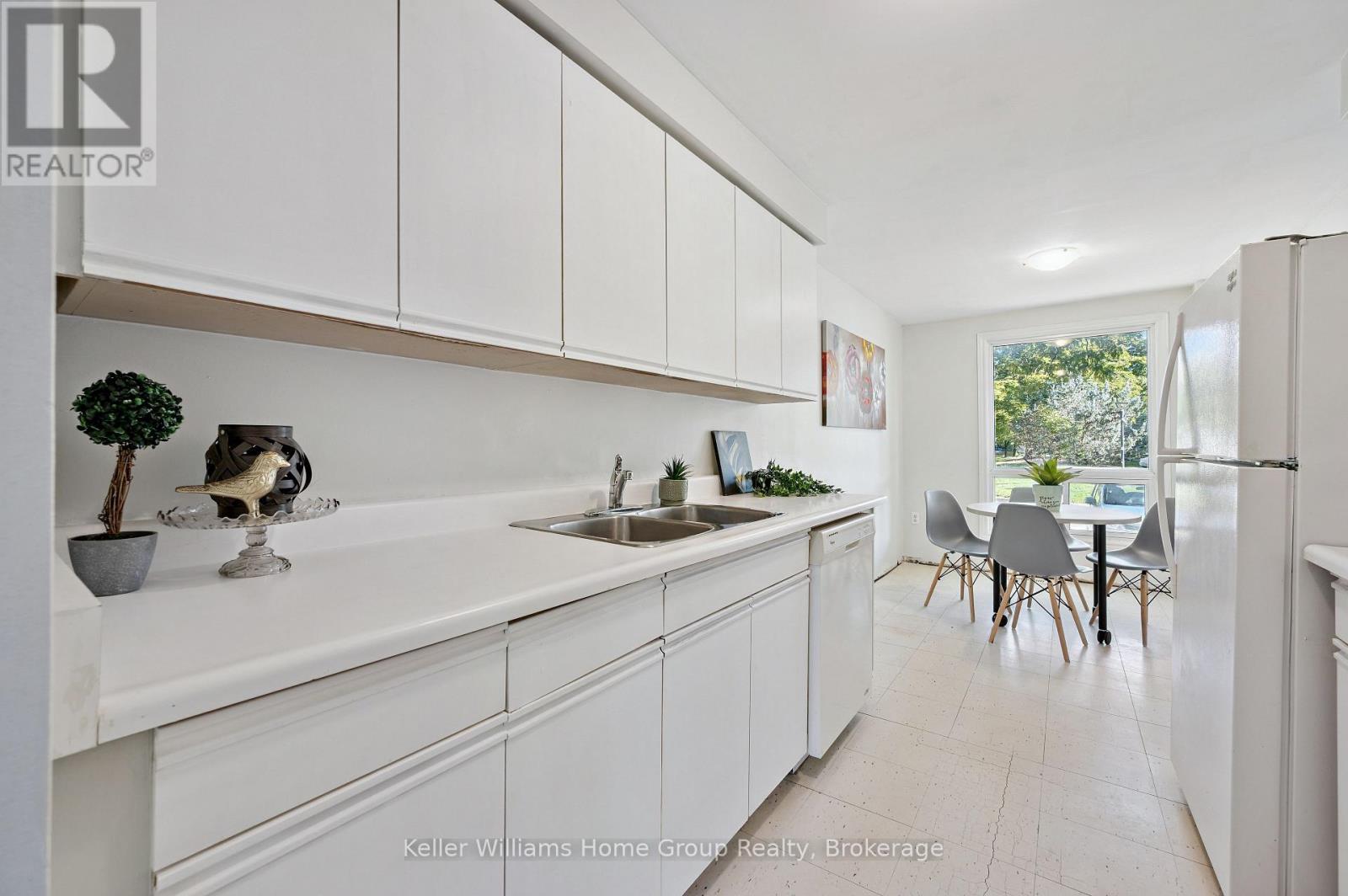 39 - 40 Imperial Road N, Guelph (Willow West/Sugarbush/West Acres), ON - Indoor Photo Showing Kitchen With Double Sink