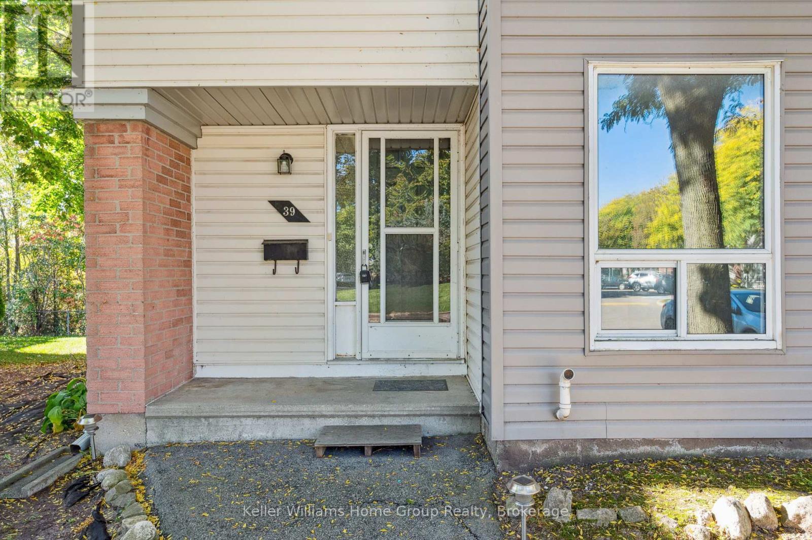39 - 40 Imperial Road N, Guelph (Willow West/Sugarbush/West Acres), ON - Outdoor With Exterior