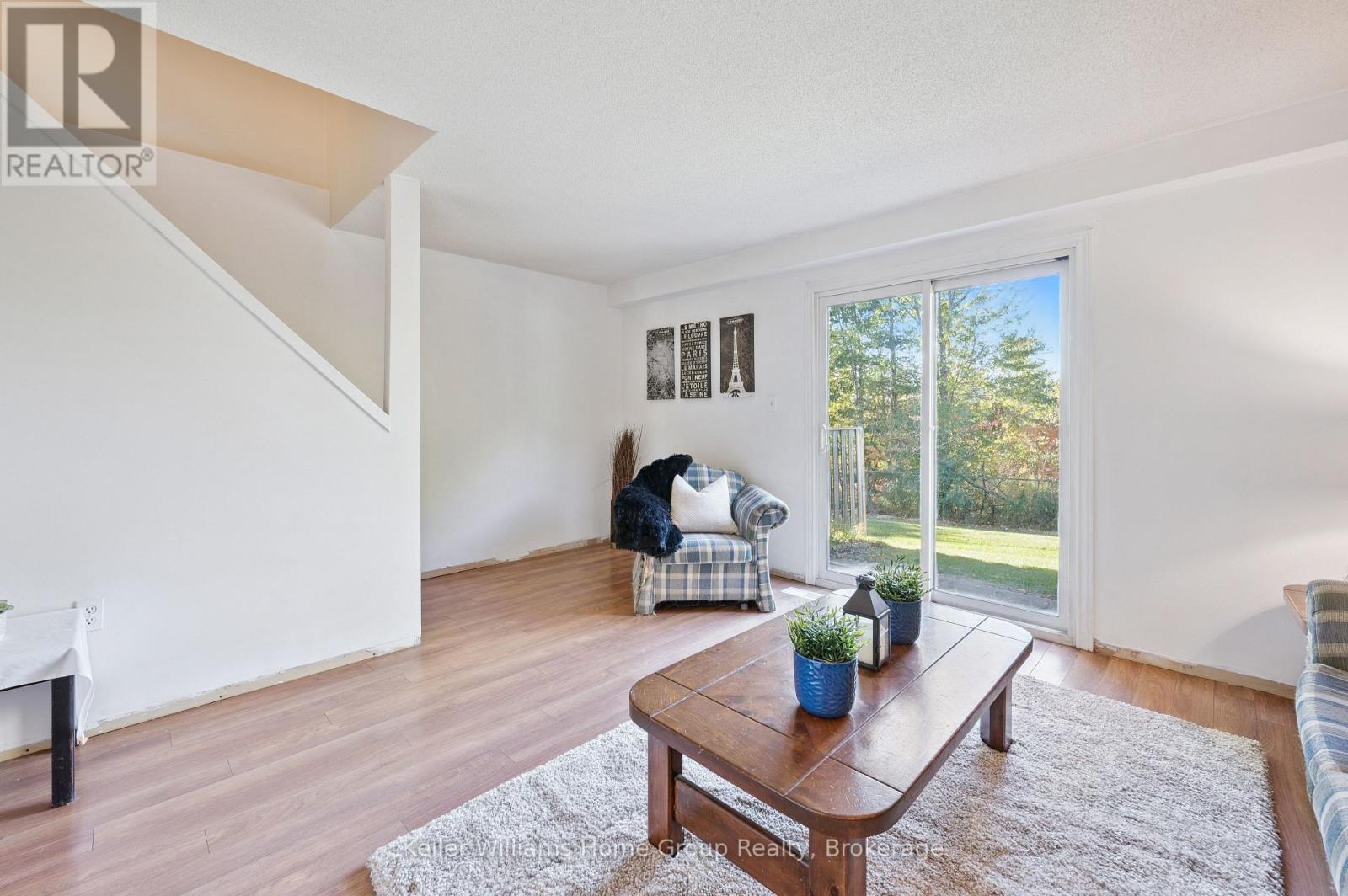 39 - 40 Imperial Road N, Guelph (Willow West/Sugarbush/West Acres), ON - Indoor Photo Showing Living Room