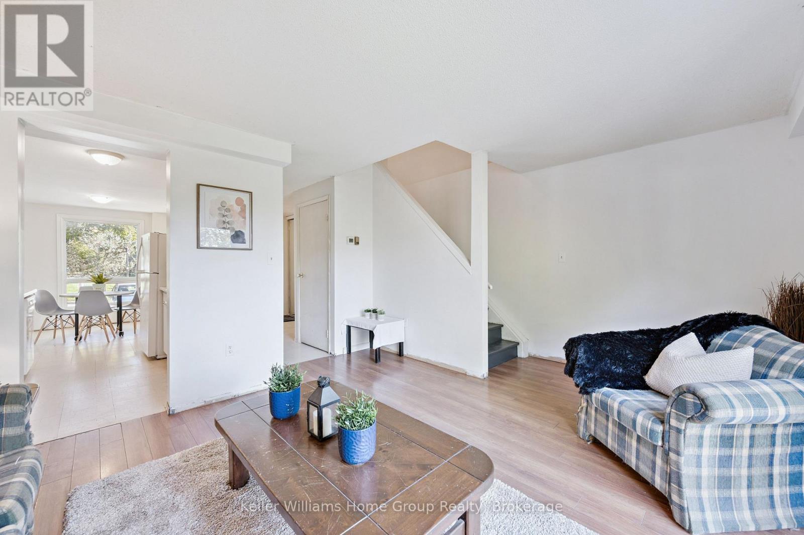 39 - 40 Imperial Road N, Guelph (Willow West/Sugarbush/West Acres), ON - Indoor Photo Showing Living Room