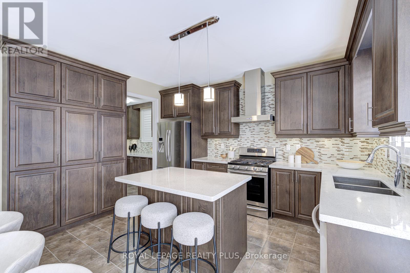 3146 Southwind Road, Mississauga, ON - Indoor Photo Showing Kitchen With Double Sink With Upgraded Kitchen