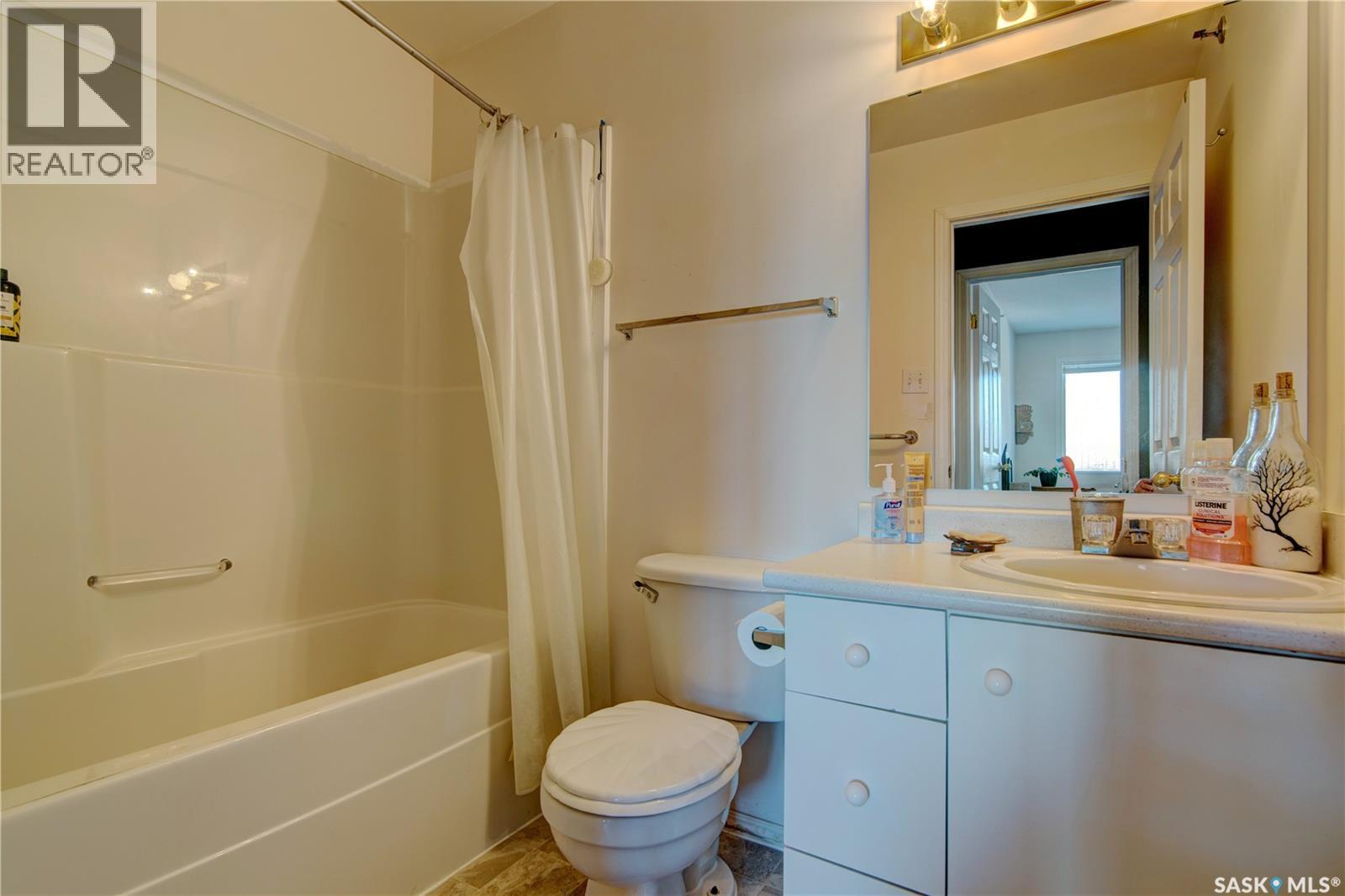 404 2203 Angus Street, Regina, SK - Indoor Photo Showing Bathroom