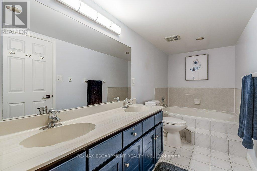 9D - 67 Caroline Street S, Hamilton, ON - Indoor Photo Showing Bathroom