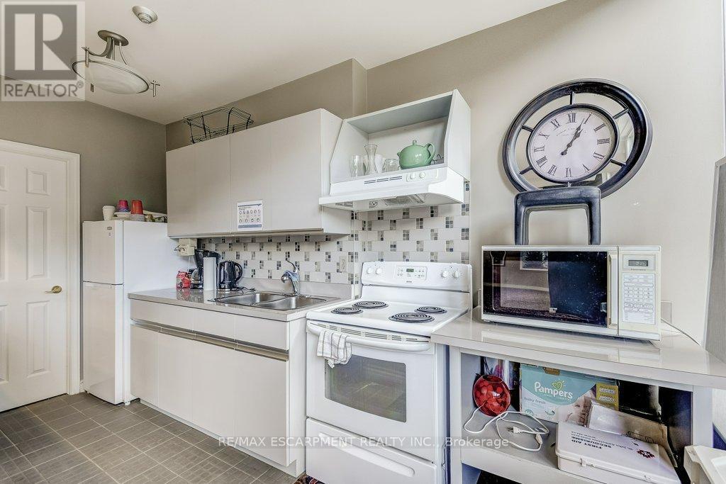 9D - 67 Caroline Street S, Hamilton, ON - Indoor Photo Showing Kitchen With Double Sink