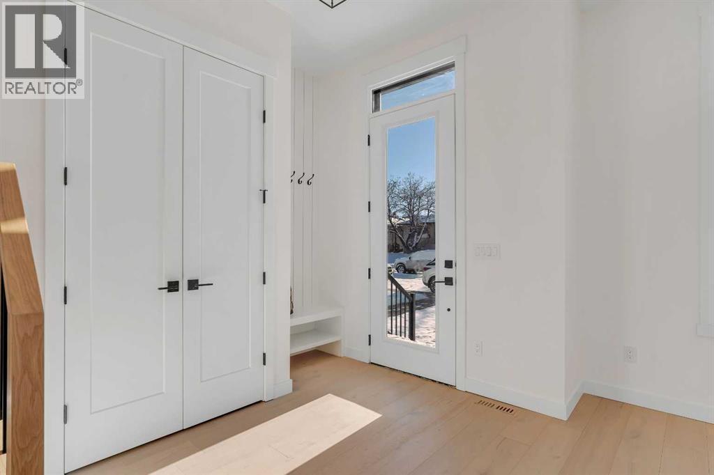 2436 30 Avenue Sw, Calgary, AB - Indoor Photo Showing Other Room