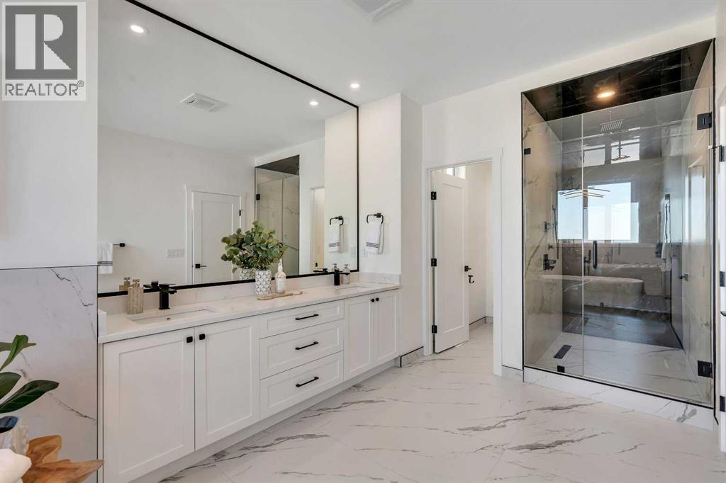 2436 30 Avenue Sw, Calgary, AB - Indoor Photo Showing Other Room