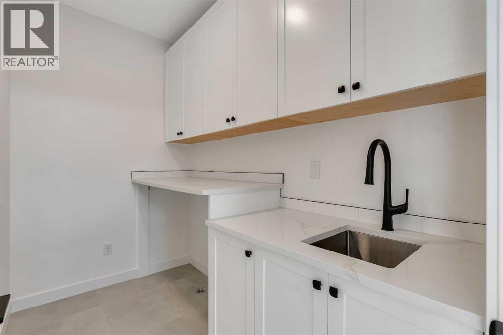 2436 30 Avenue Sw, Calgary, AB - Indoor Photo Showing Kitchen