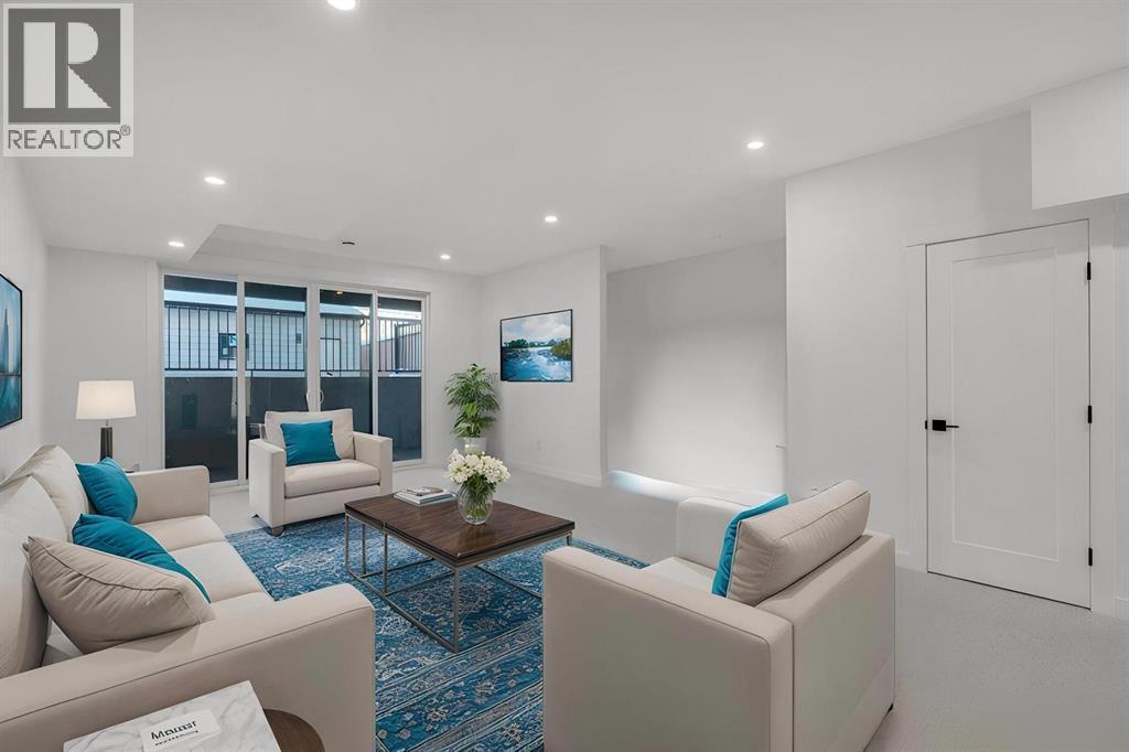 2436 30 Avenue Sw, Calgary, AB - Indoor Photo Showing Living Room