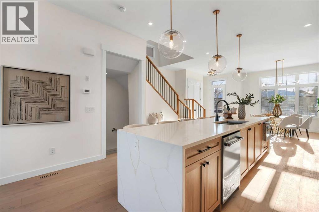 2436 30 Avenue Sw, Calgary, AB - Indoor Photo Showing Kitchen