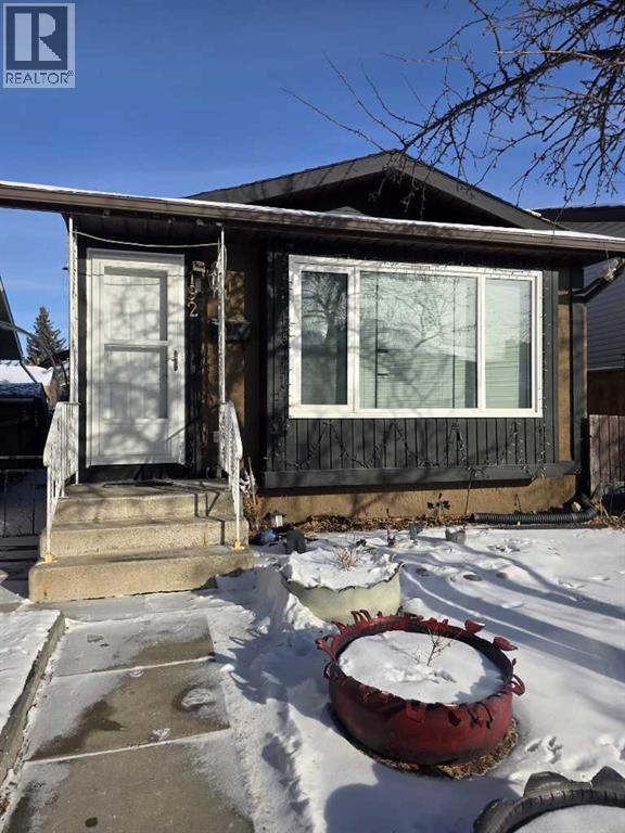 192 Templevale Road Ne, Calgary, AB - Outdoor