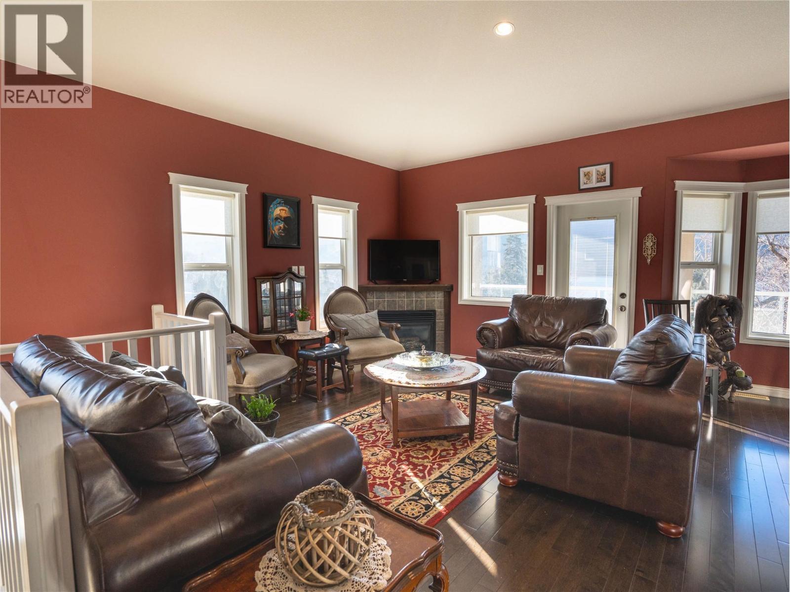 434 Eastside Road, Okanagan Falls, BC - Indoor Photo Showing Living Room With Fireplace