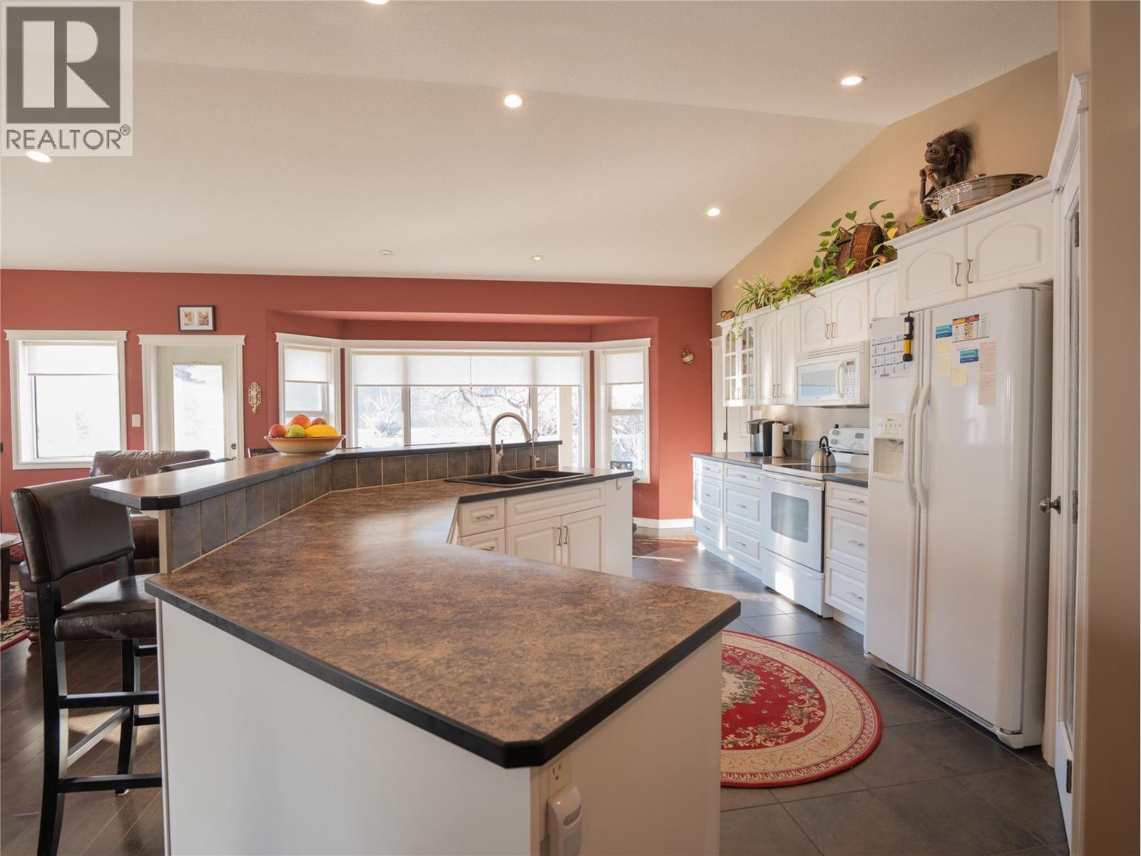 434 Eastside Road, Okanagan Falls, BC - Indoor Photo Showing Kitchen