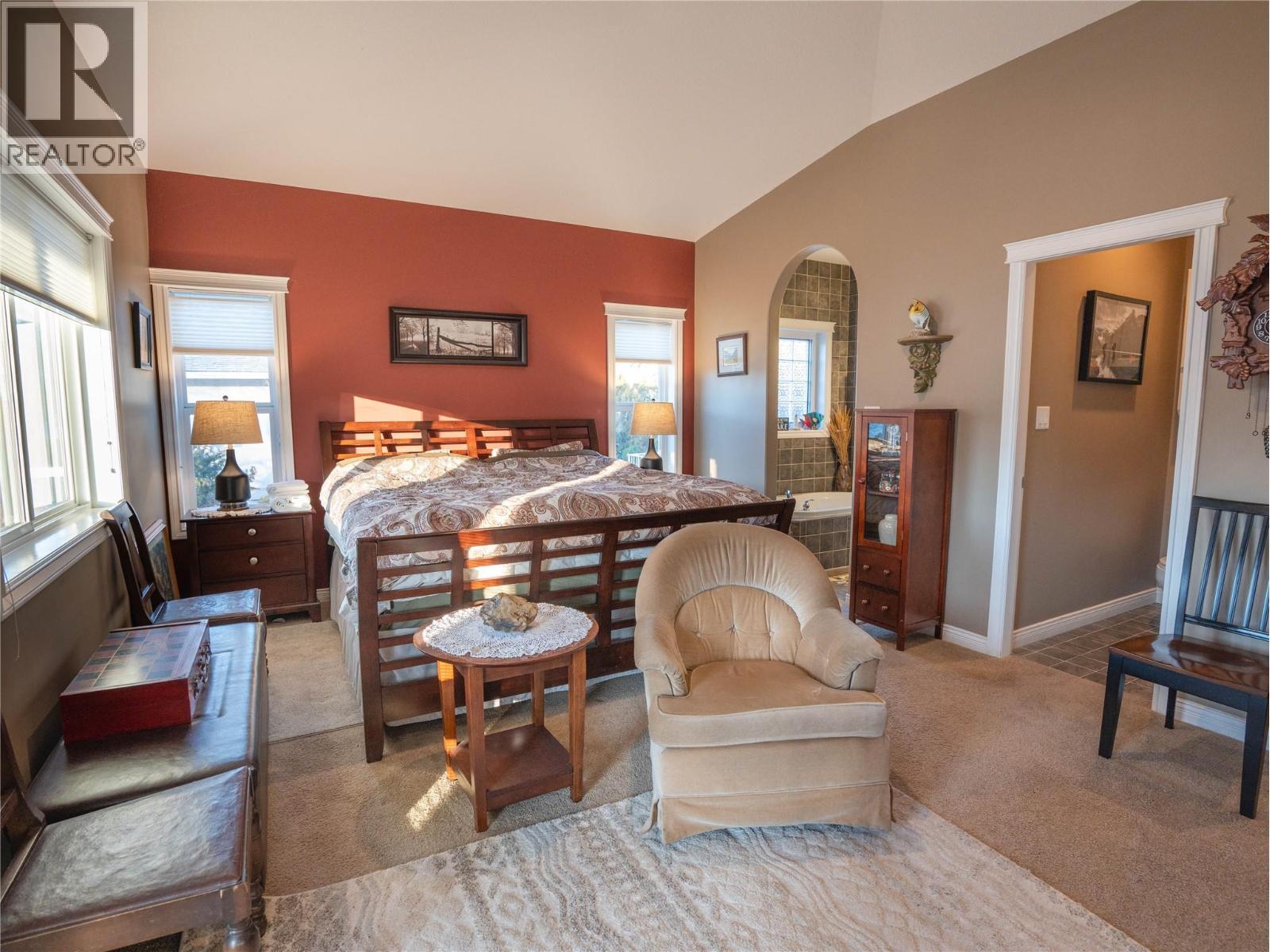 434 Eastside Road, Okanagan Falls, BC - Indoor Photo Showing Bedroom