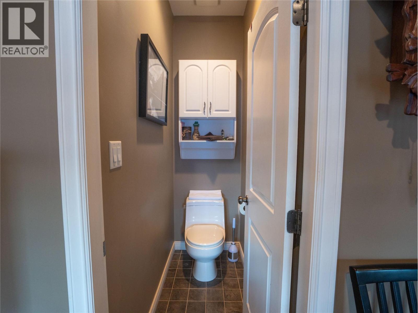 434 Eastside Road, Okanagan Falls, BC - Indoor Photo Showing Bathroom