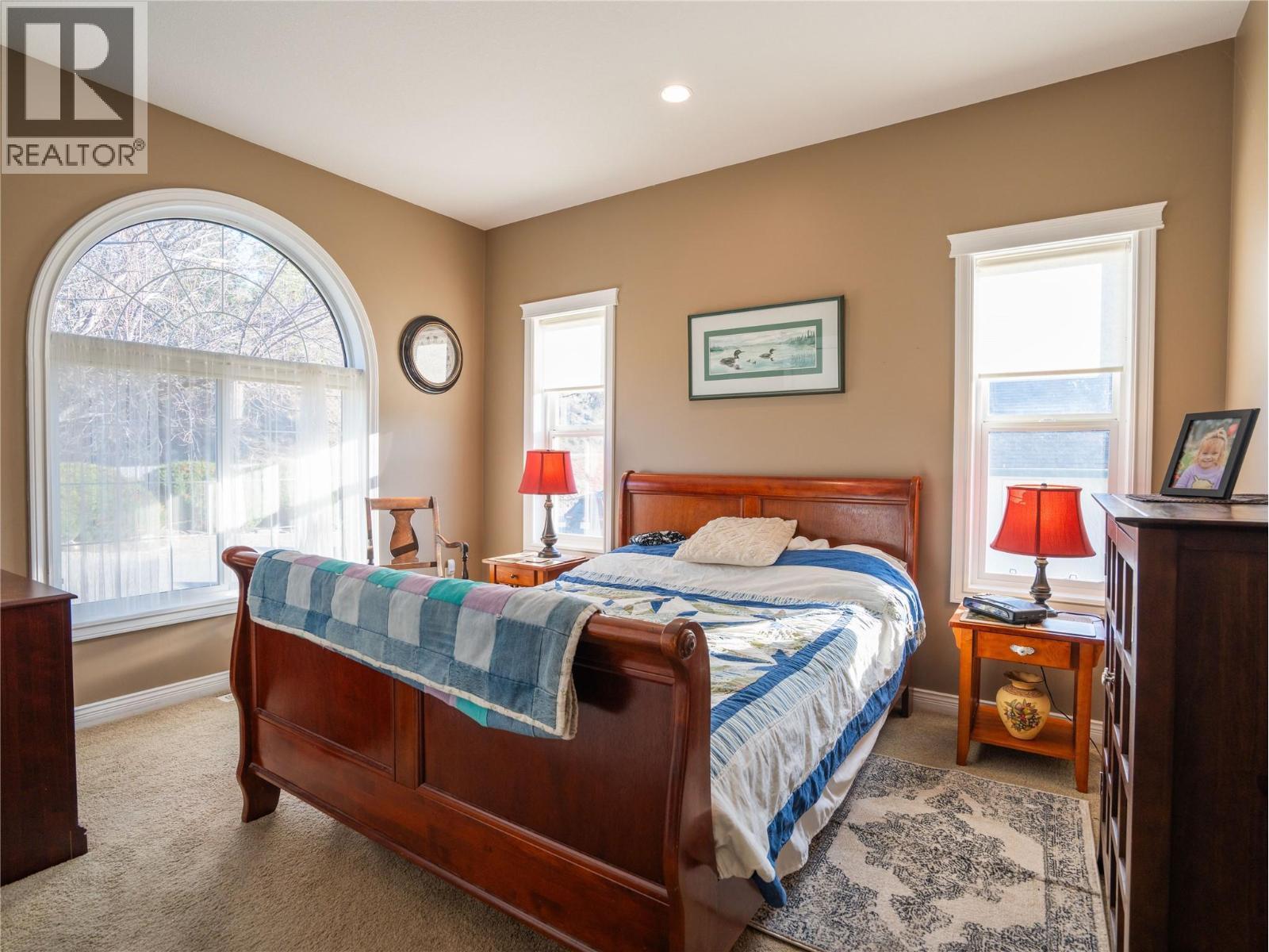 434 Eastside Road, Okanagan Falls, BC - Indoor Photo Showing Bedroom
