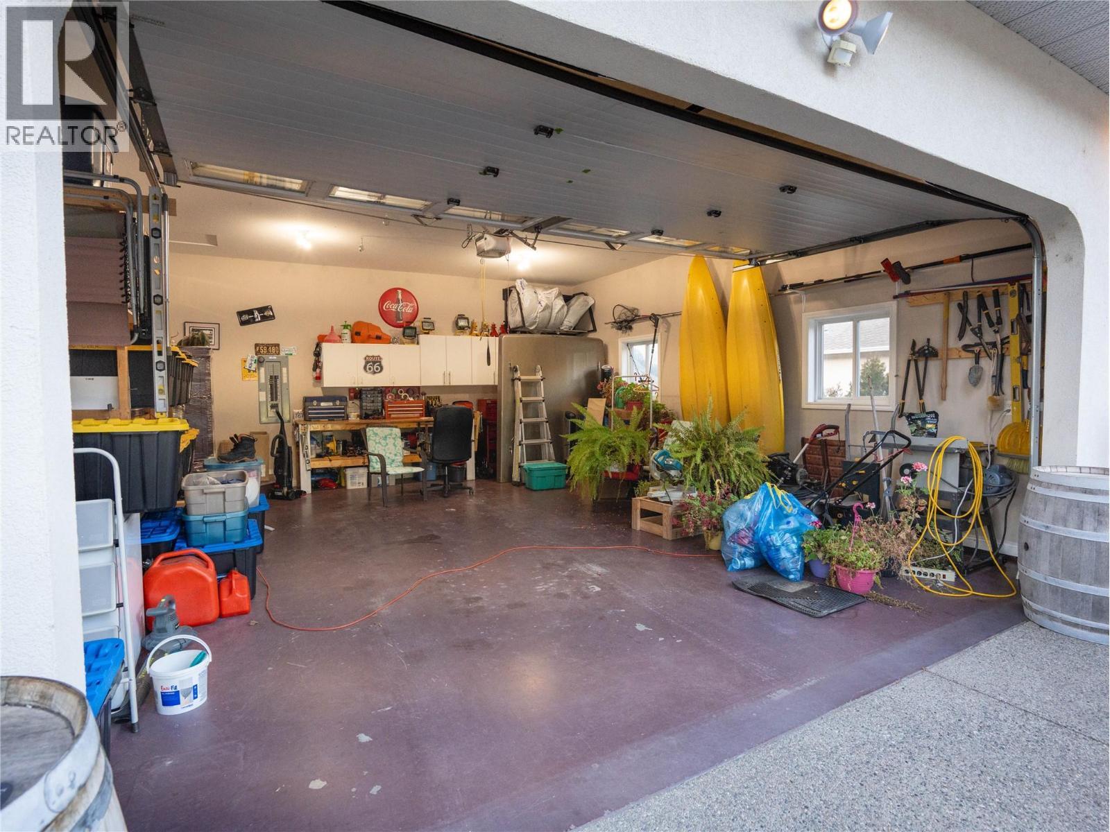 434 Eastside Road, Okanagan Falls, BC - Indoor Photo Showing Garage