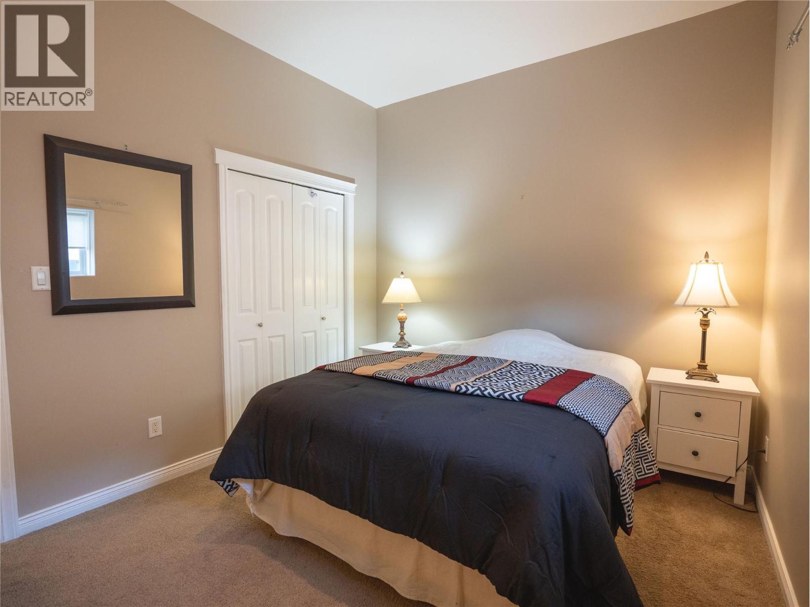 434 Eastside Road, Okanagan Falls, BC - Indoor Photo Showing Bedroom