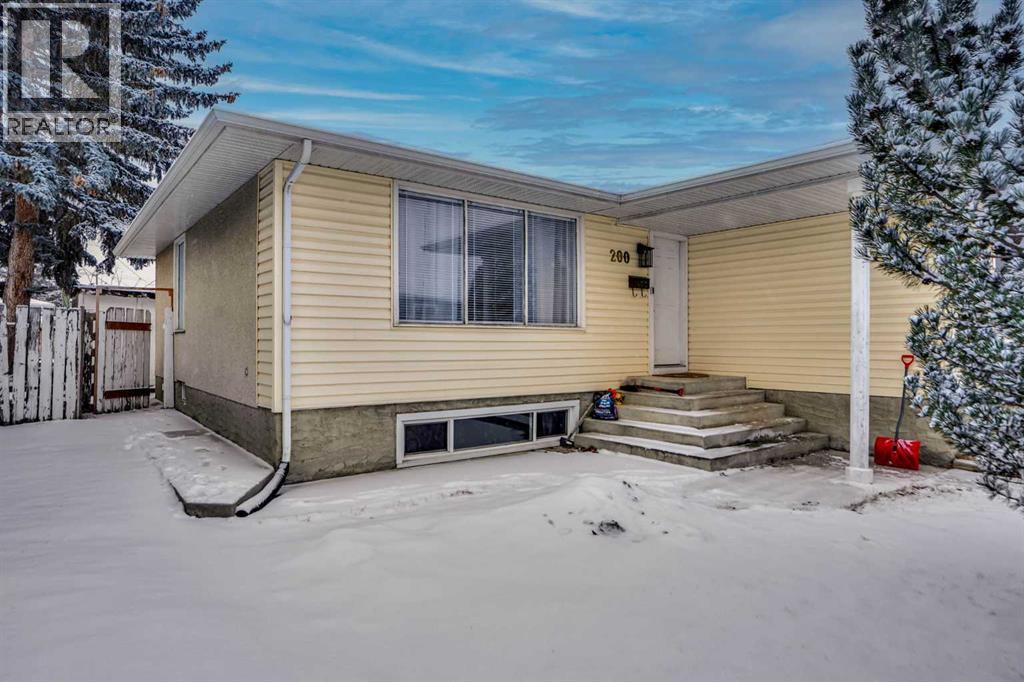 200 Penbrooke Close Se, Calgary, AB - Outdoor