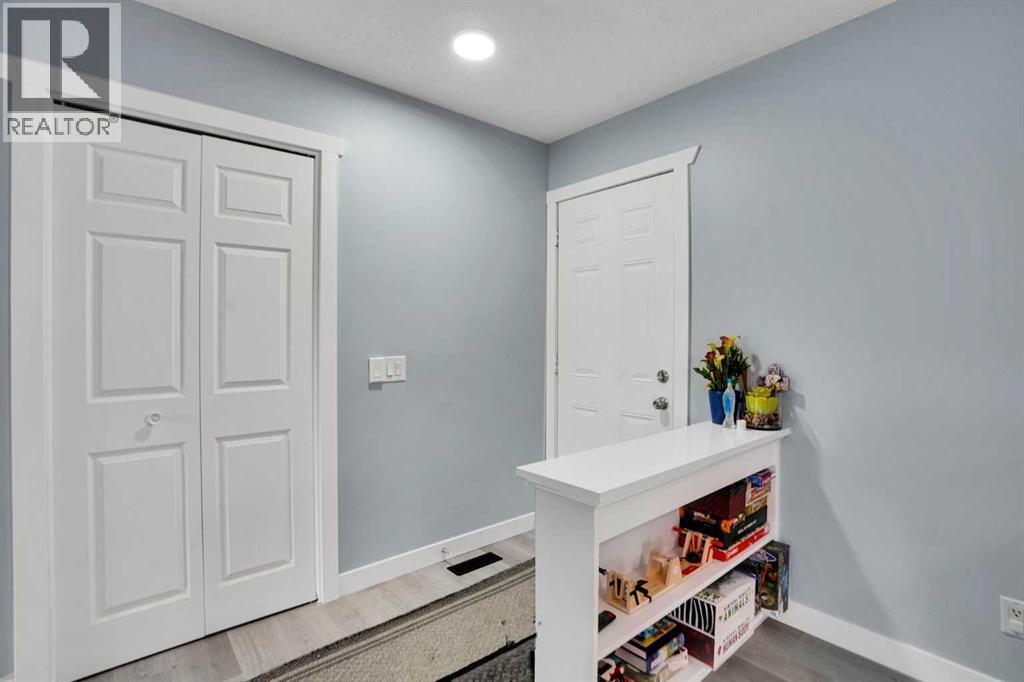 200 Penbrooke Close Se, Calgary, AB - Indoor Photo Showing Other Room