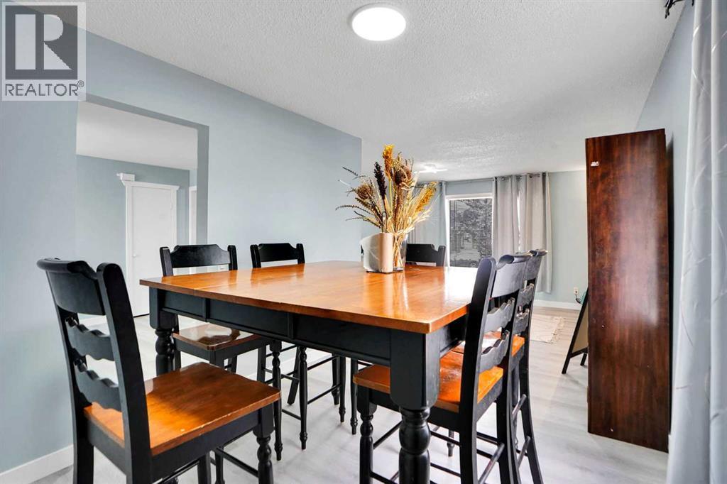 200 Penbrooke Close Se, Calgary, AB - Indoor Photo Showing Dining Room