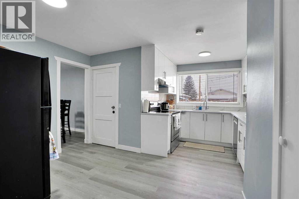 200 Penbrooke Close Se, Calgary, AB - Indoor