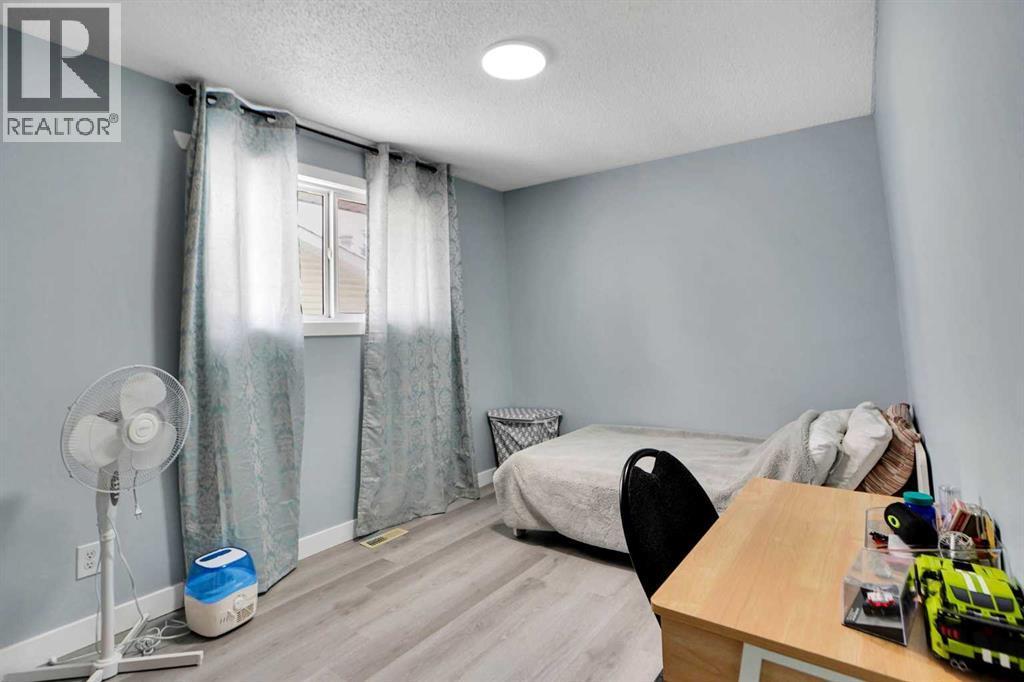 200 Penbrooke Close Se, Calgary, AB - Indoor