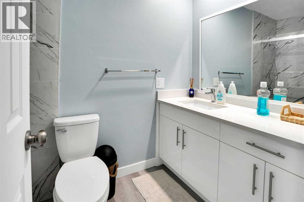 200 Penbrooke Close Se, Calgary, AB - Indoor Photo Showing Bathroom