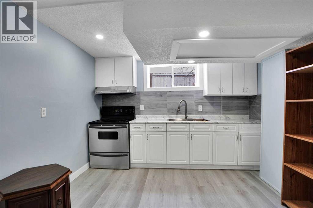 200 Penbrooke Close Se, Calgary, AB - Indoor Photo Showing Kitchen