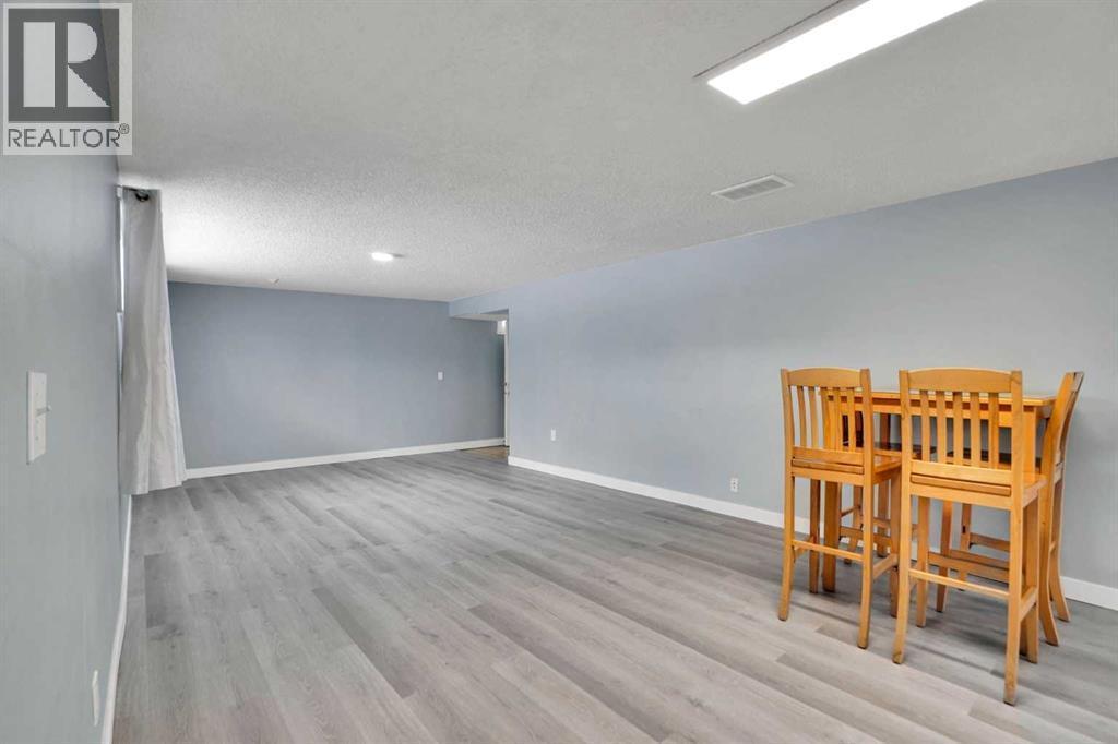 200 Penbrooke Close Se, Calgary, AB - Indoor Photo Showing Other Room