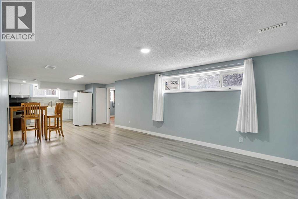 200 Penbrooke Close Se, Calgary, AB - Indoor