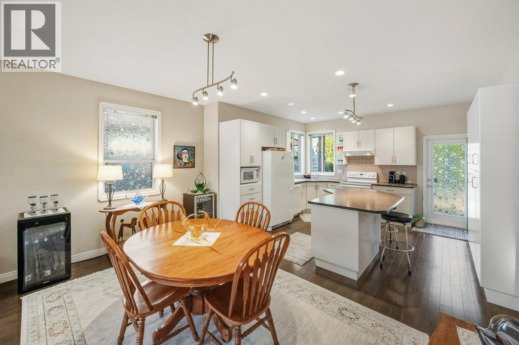 6651 Oxbow Crescent, Oliver, BC - Indoor Photo Showing Dining Room
