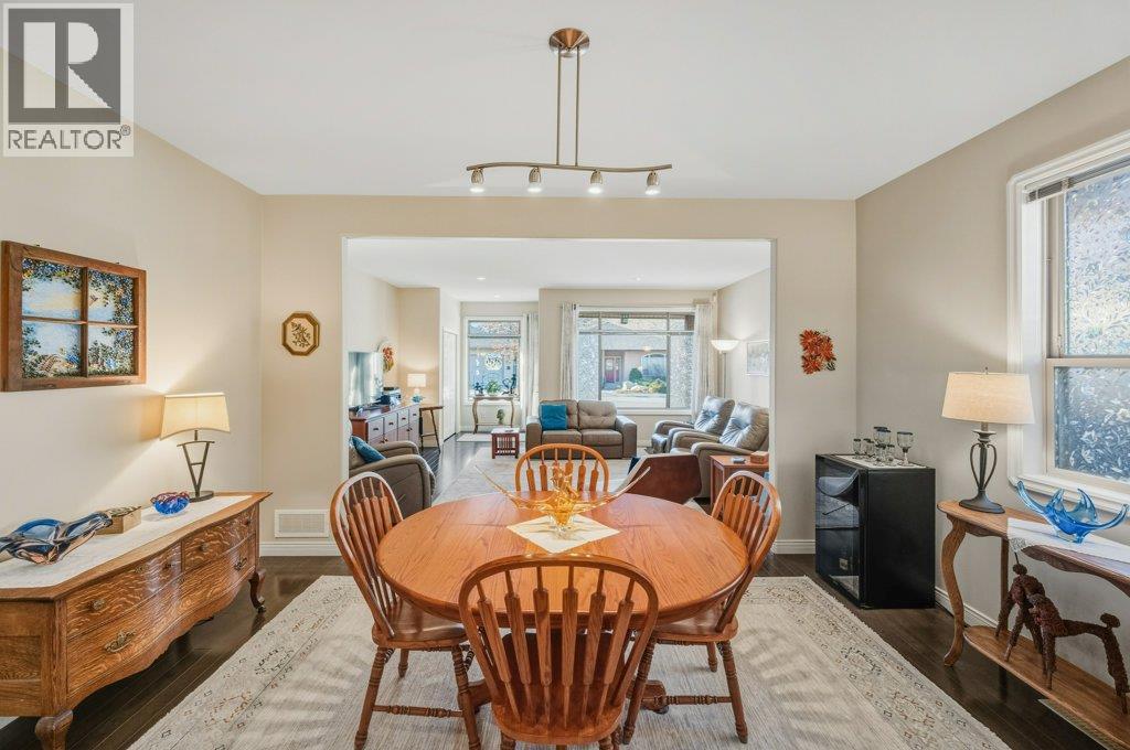 6651 Oxbow Crescent, Oliver, BC - Indoor Photo Showing Dining Room