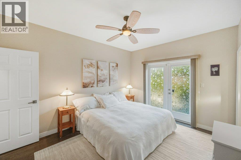 6651 Oxbow Crescent, Oliver, BC - Indoor Photo Showing Bedroom
