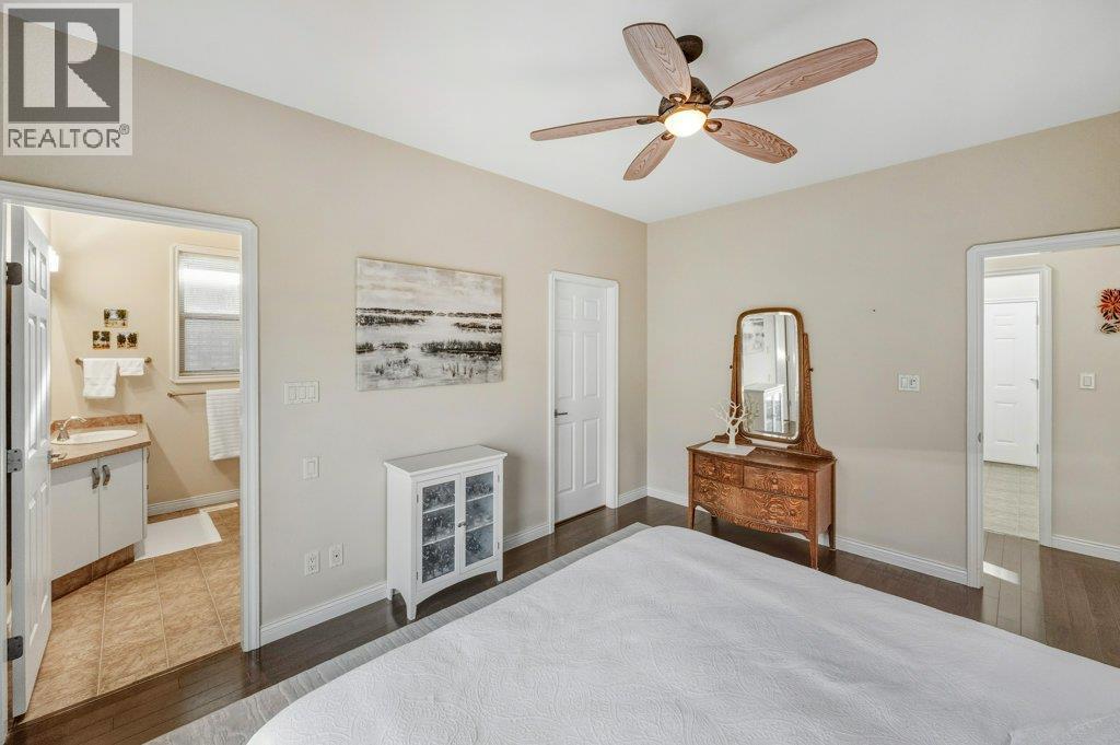 6651 Oxbow Crescent, Oliver, BC - Indoor Photo Showing Bedroom