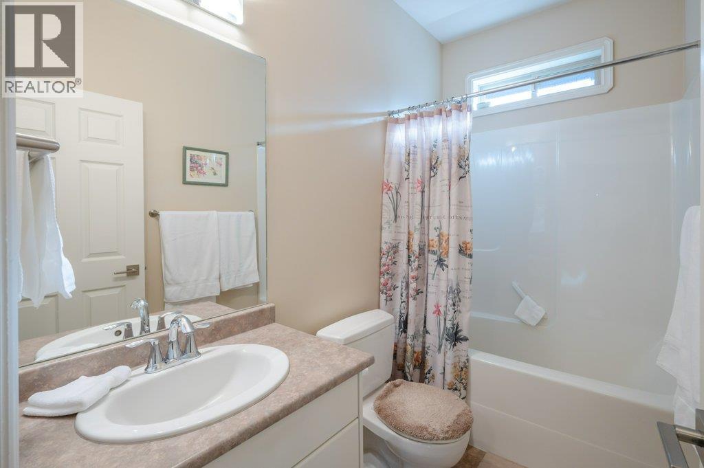 6651 Oxbow Crescent, Oliver, BC - Indoor Photo Showing Bathroom