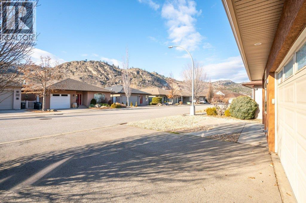 6651 Oxbow Crescent, Oliver, BC - Outdoor