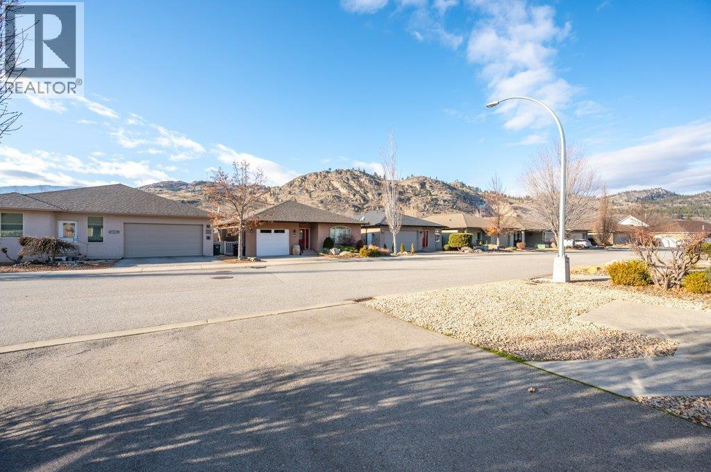 6651 Oxbow Crescent, Oliver, BC - Outdoor