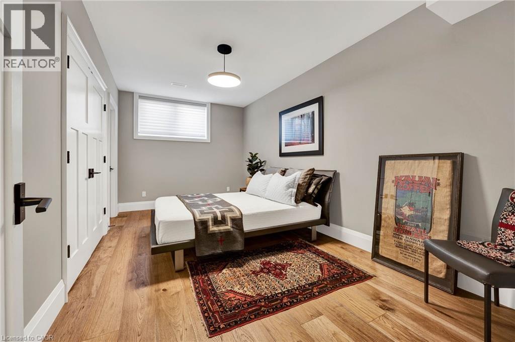 44 Pioneer Ridge Drive, Kitchener, ON - Indoor Photo Showing Bedroom