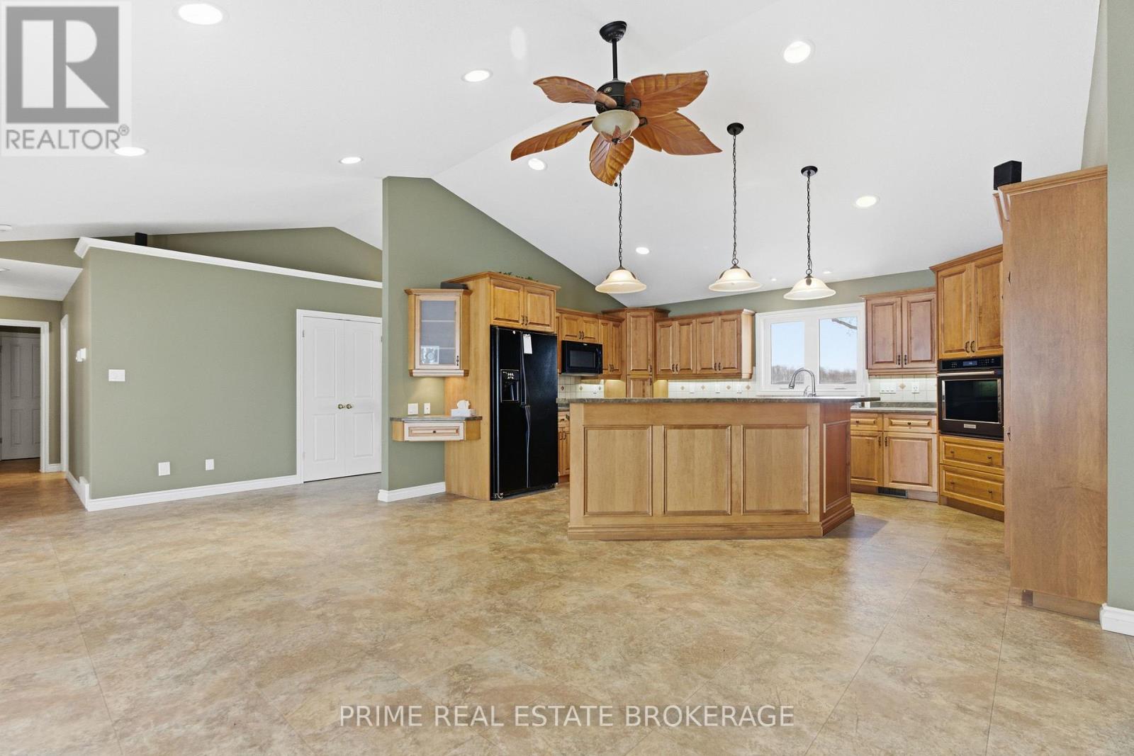 40987 Kirkton Road, South Huron (Exeter), ON - Indoor Photo Showing Kitchen