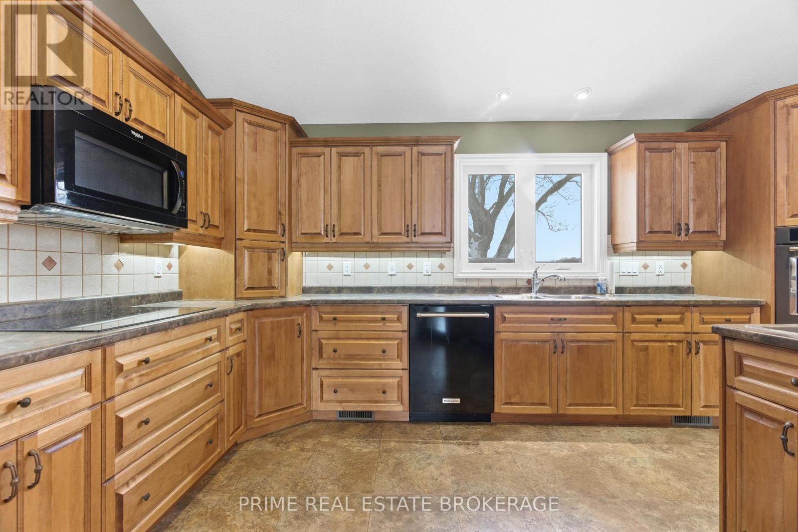 40987 Kirkton Road, South Huron (Exeter), ON - Indoor Photo Showing Kitchen