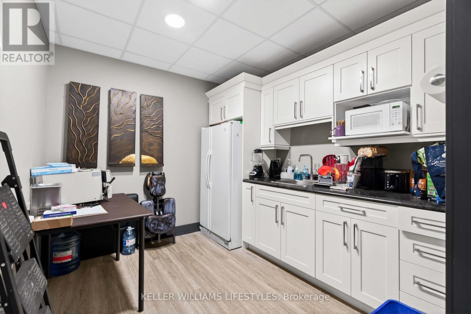 63 Front Street W, Strathroy-Caradoc (Nw), ON