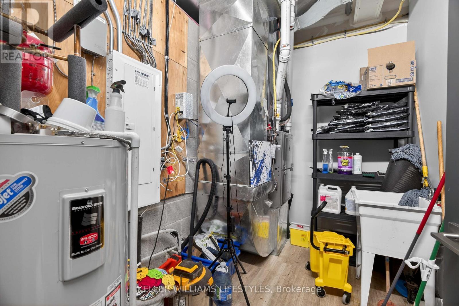 63 Front Street W, Strathroy-Caradoc (Nw), ON