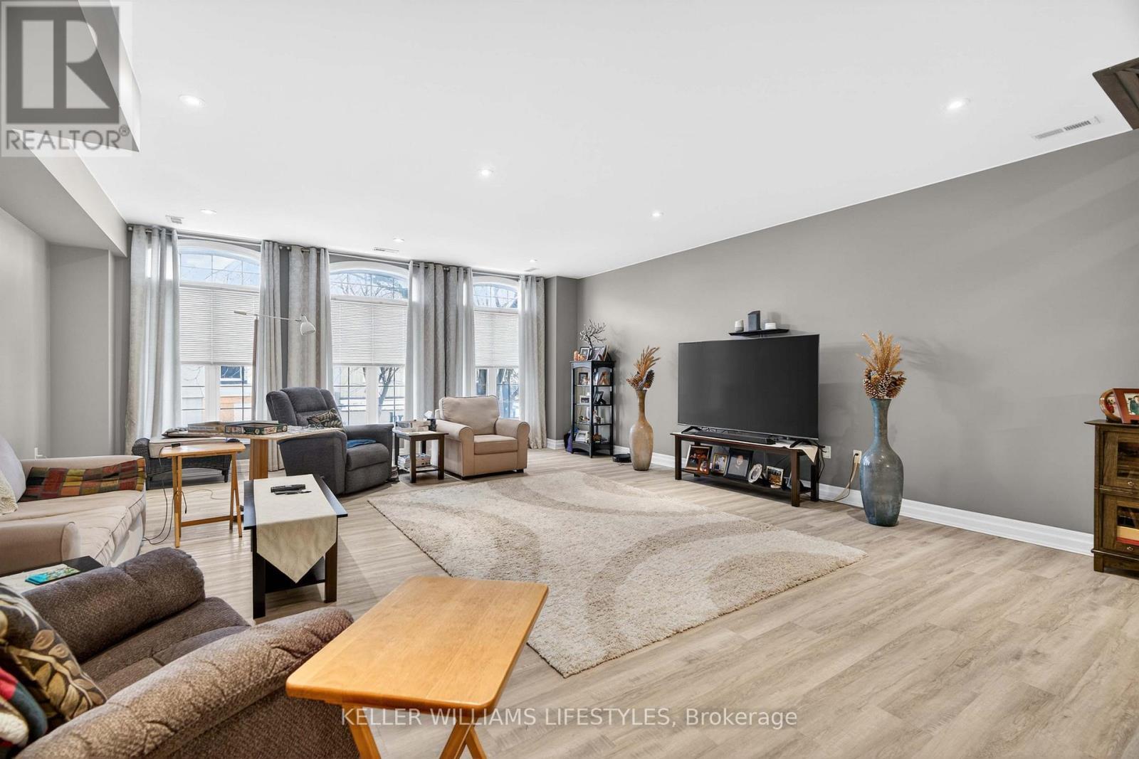 63 Front Street W, Strathroy-Caradoc (Nw), ON