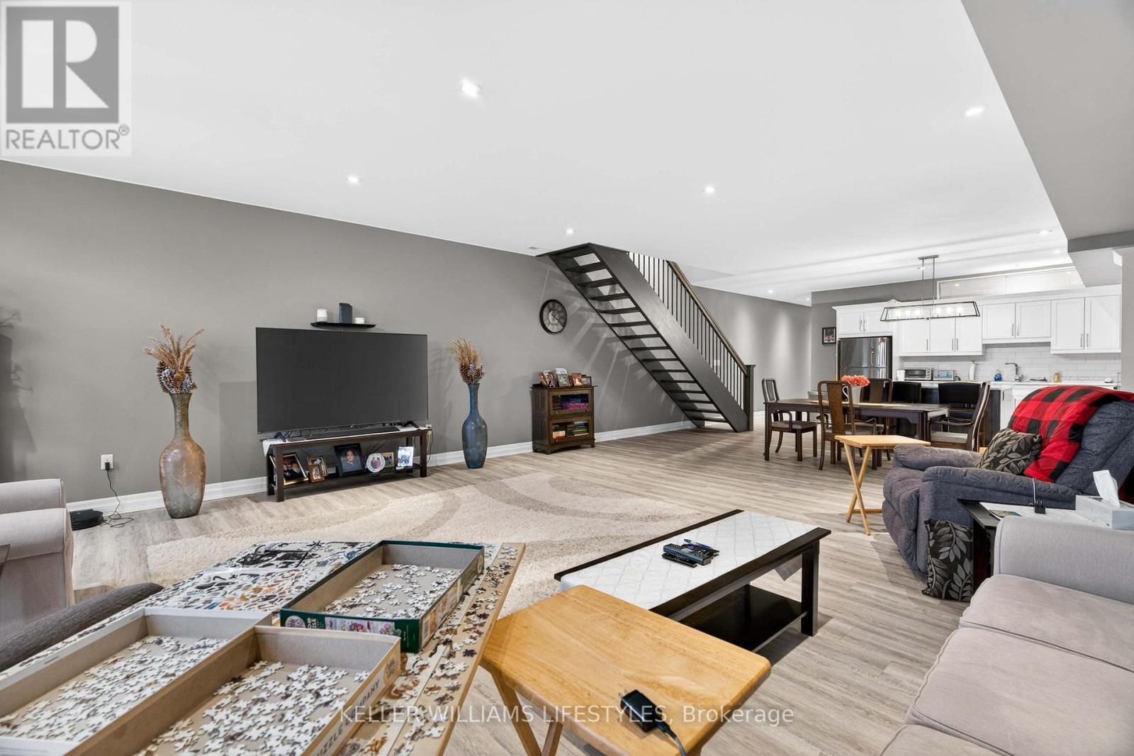 63 Front Street W, Strathroy-Caradoc (Nw), ON